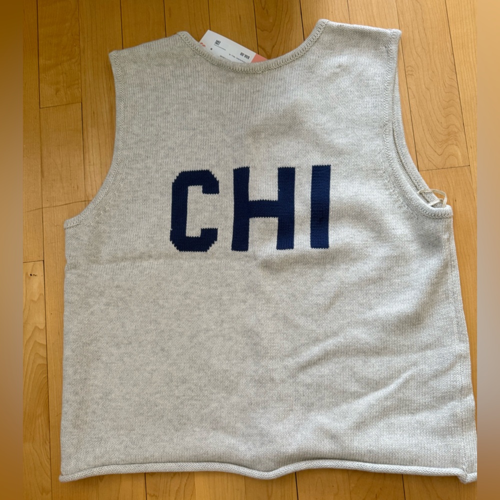 NWT- A&W Gray Sleeveless Chi/Chicago knit Top